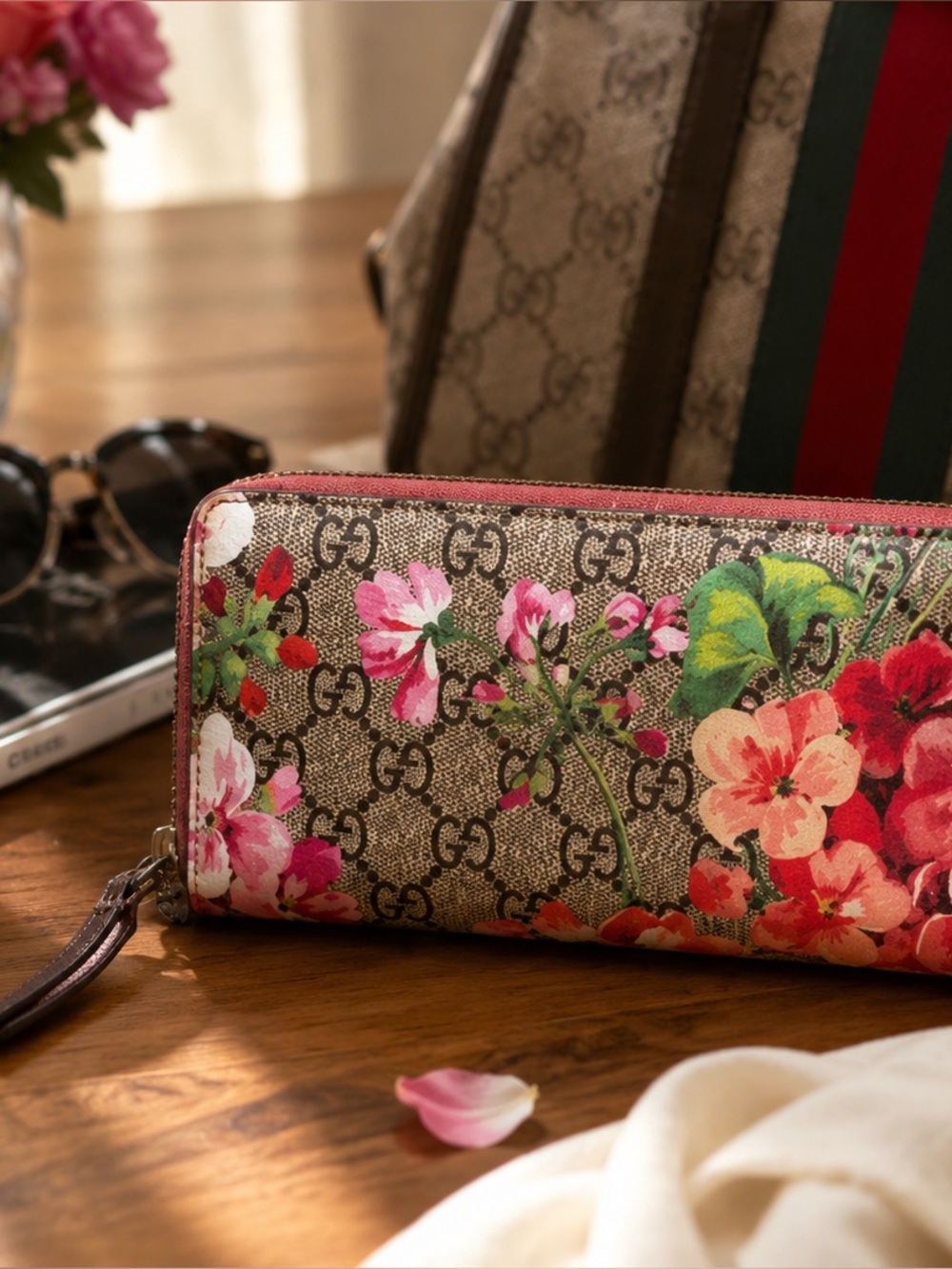 Gucci Blooms GG Supreme Zip Around Wallet Floral Print